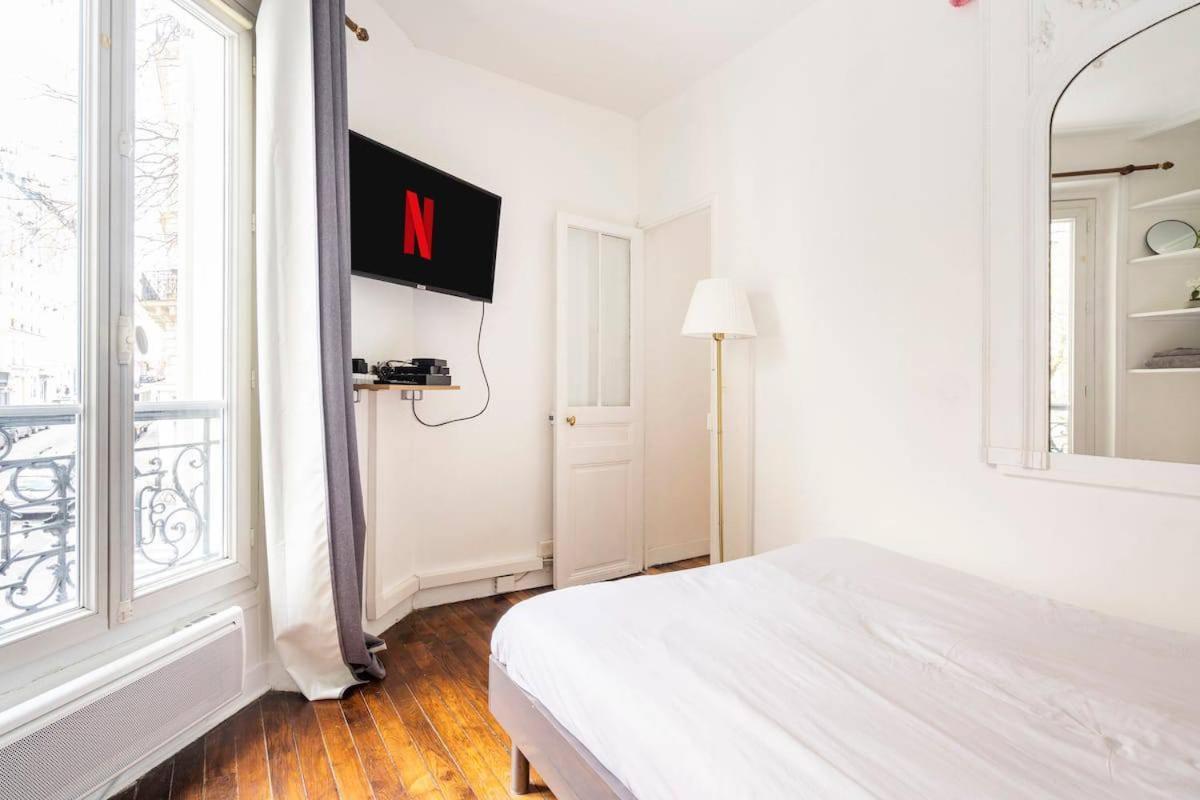 Cocoon In The Heart Of Batignolles | By Airnest Appartement Parijs